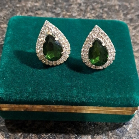 Vintage Emerald Green Faux Diamond Clip on Earrings - Picture 5 of 5